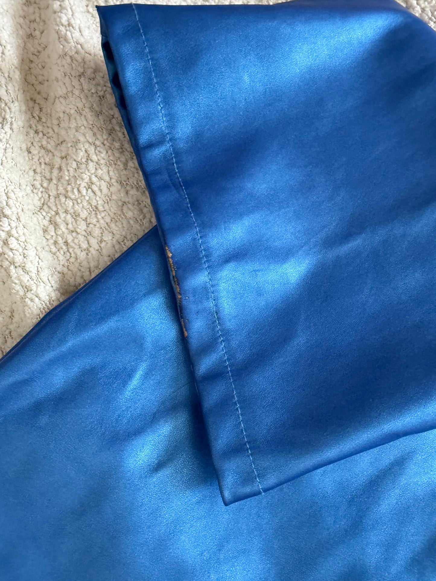 Pantalones metálicos azules (tiene defectitos)