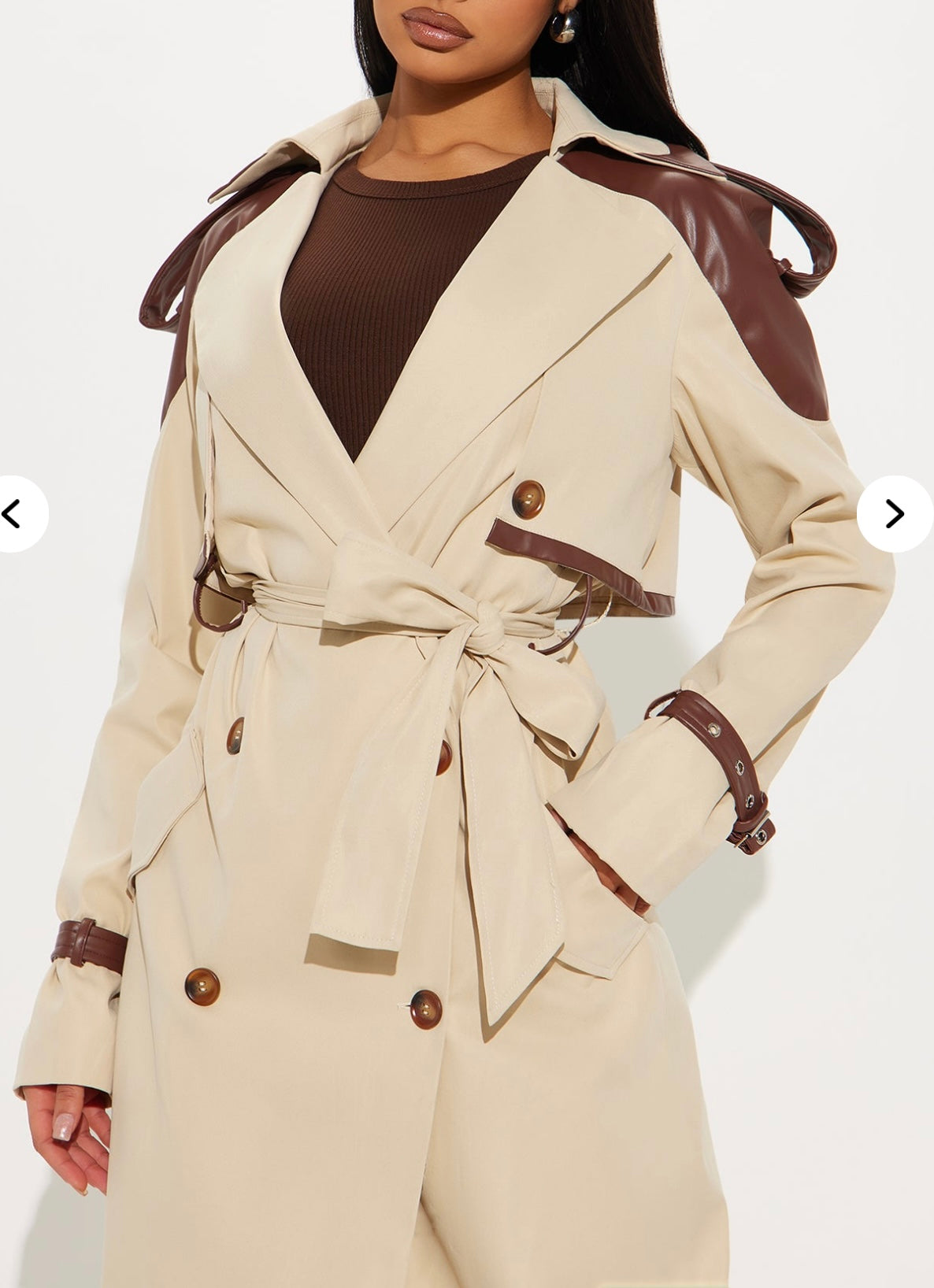 Gabardina beige con detalles café estilo piel