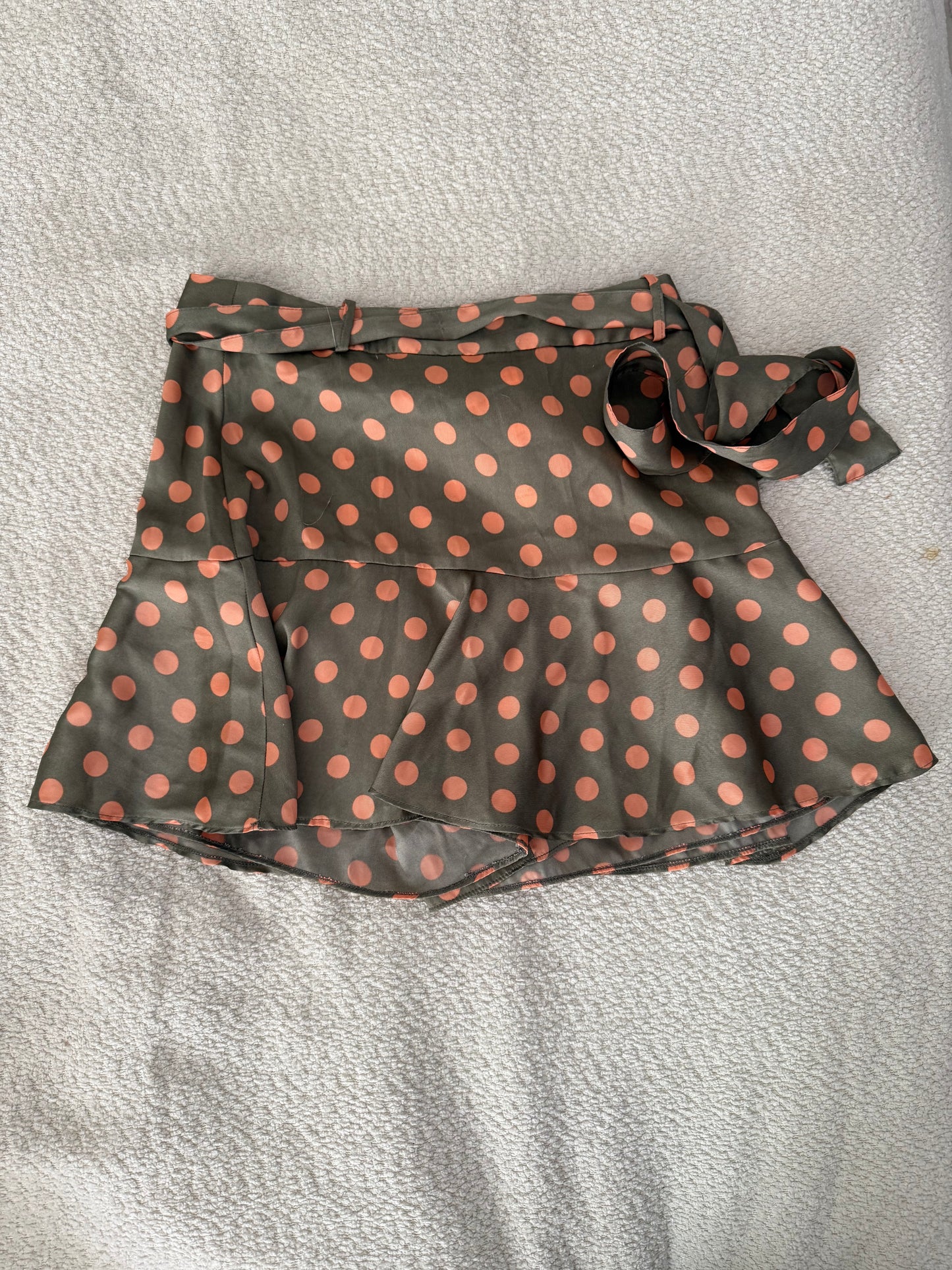 Falda short polka dots satin