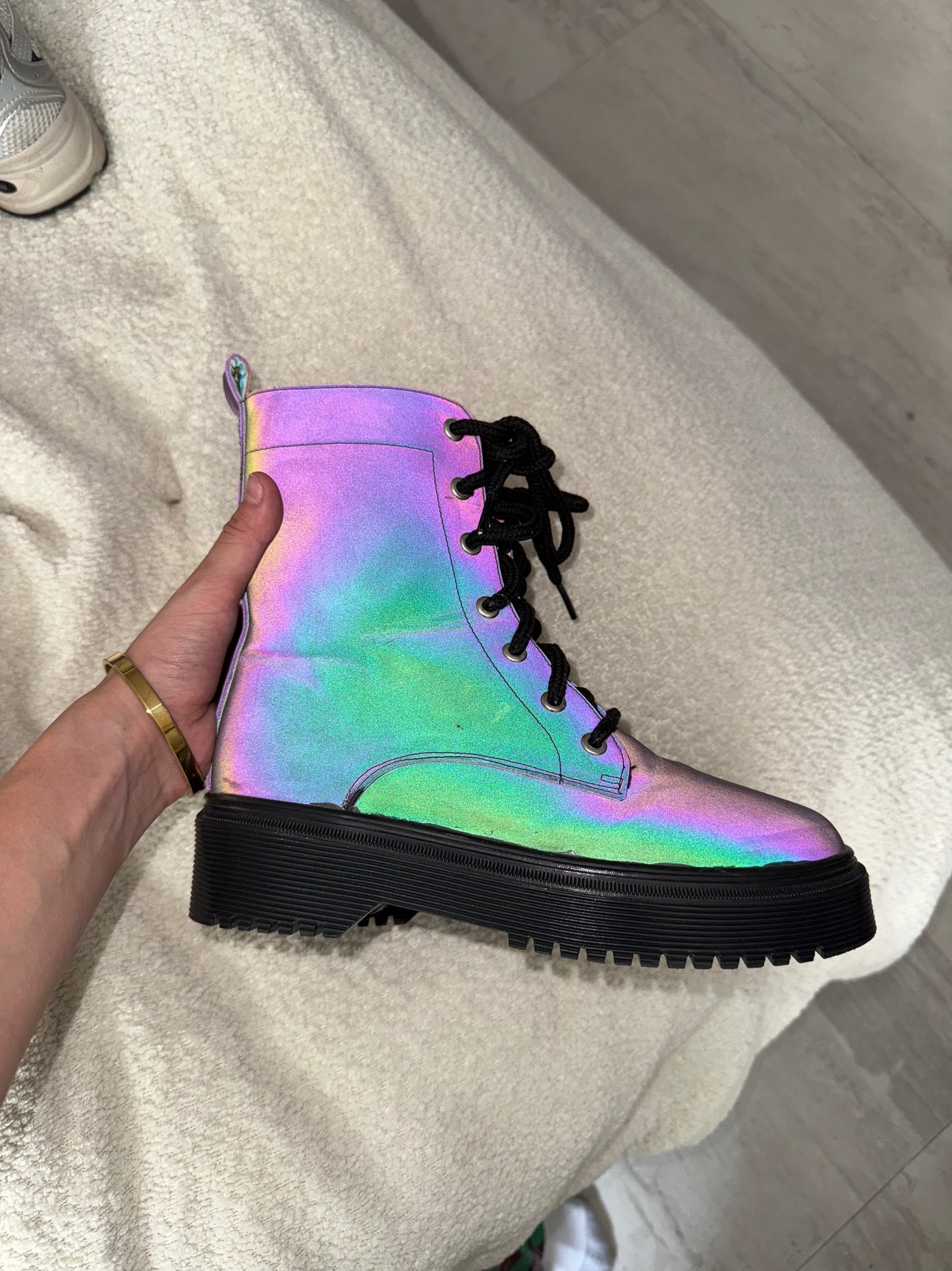 Botas reflectivas (le faltan estrellitas)