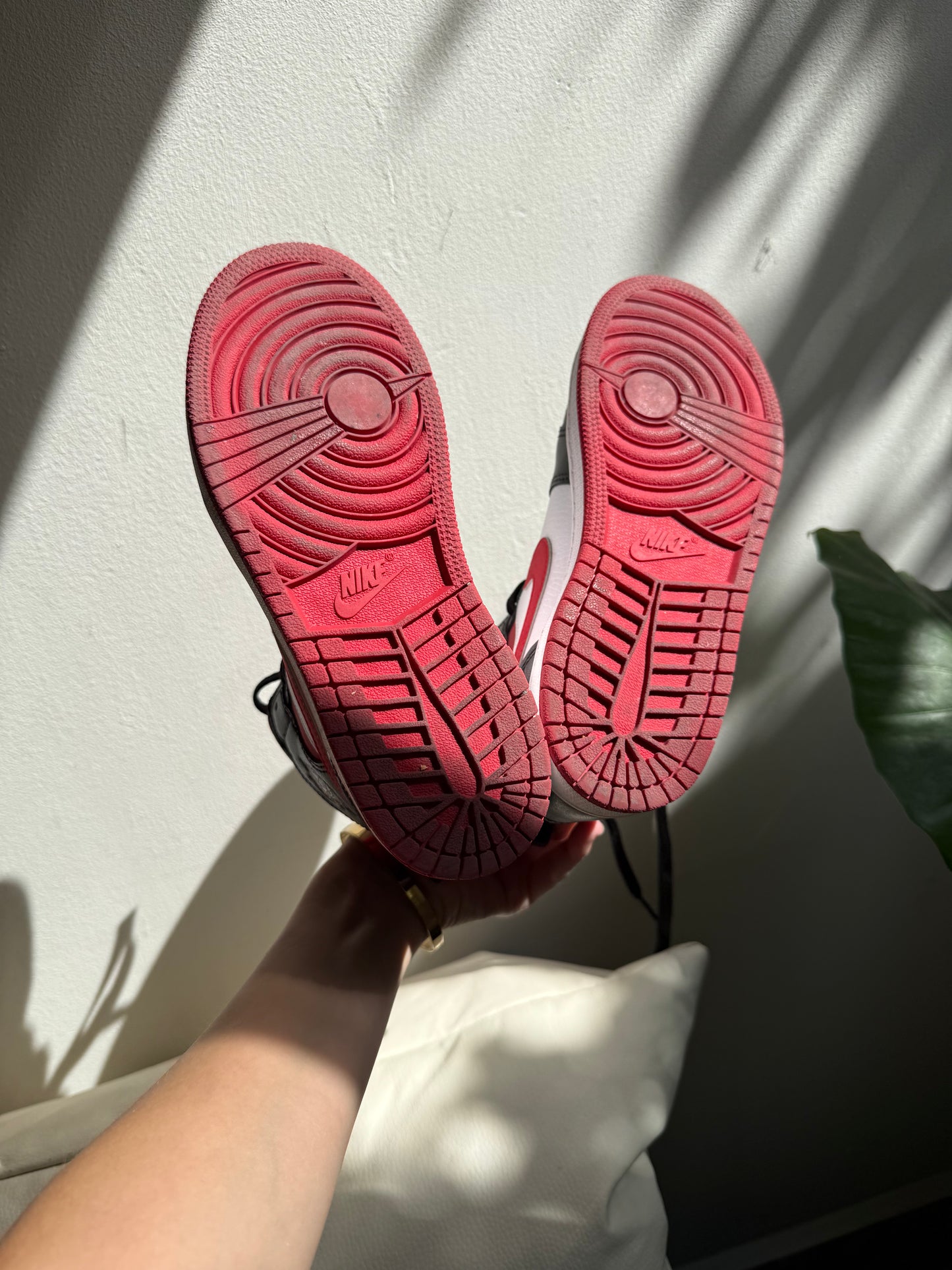 Nike Air Jordan Rojo con Negro (Talla de niños)