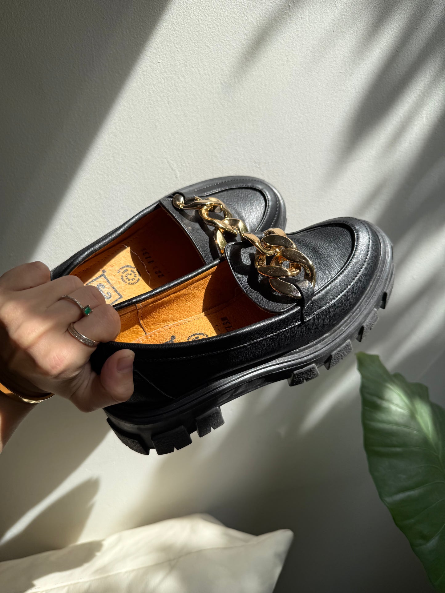 Zapaots con cadena y plataforma