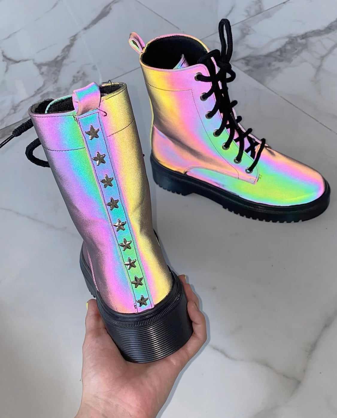 Botas reflectivas (le faltan estrellitas)