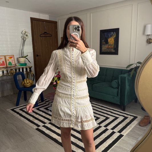 Vestido Blanco con muchos detalles