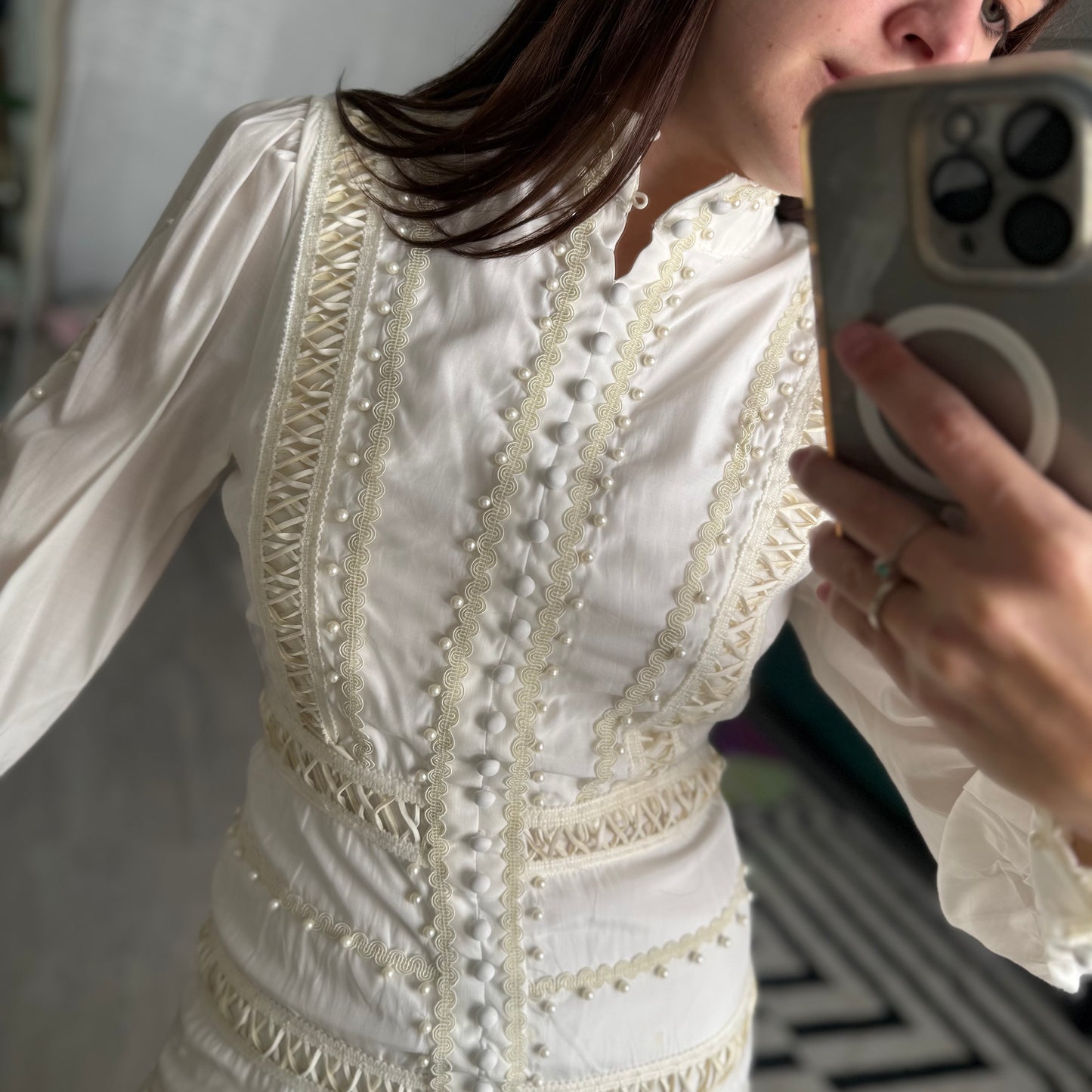 Vestido Blanco con muchos detalles