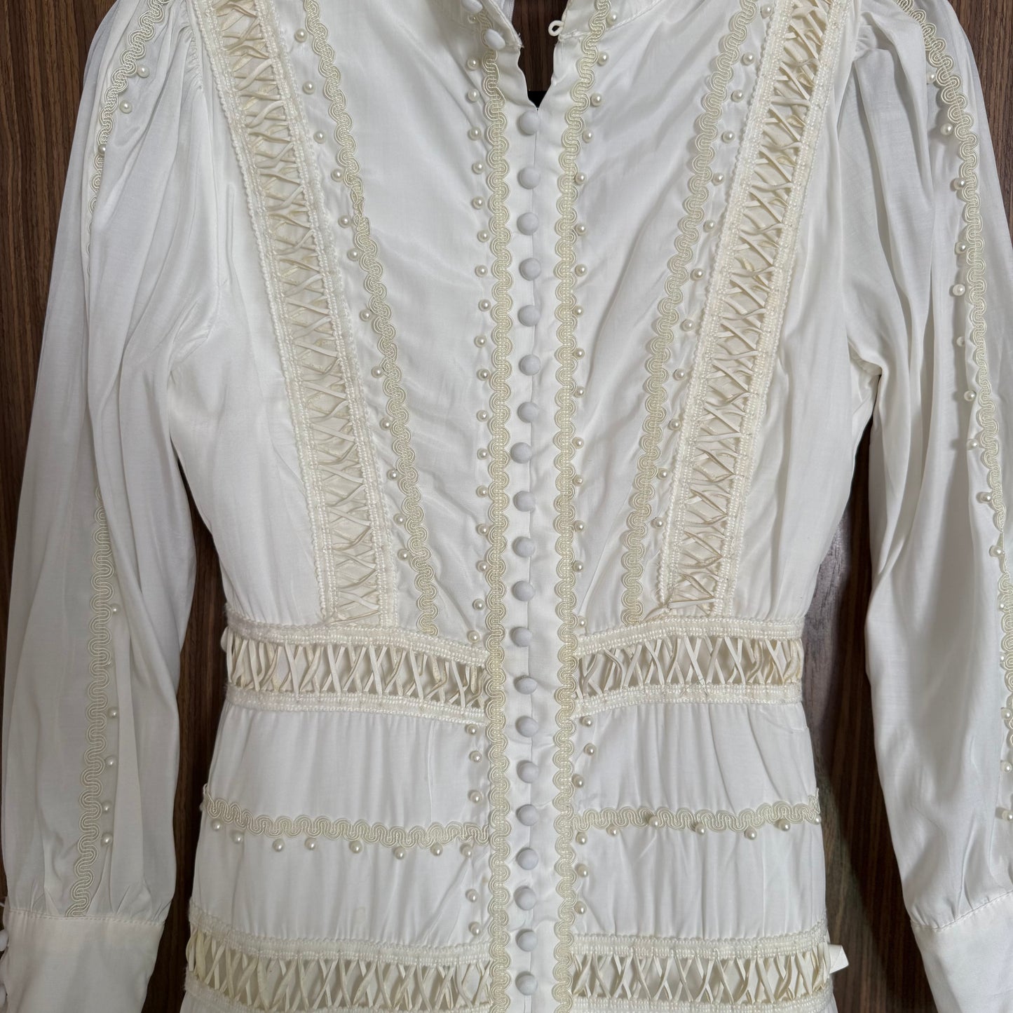 Vestido Blanco con muchos detalles