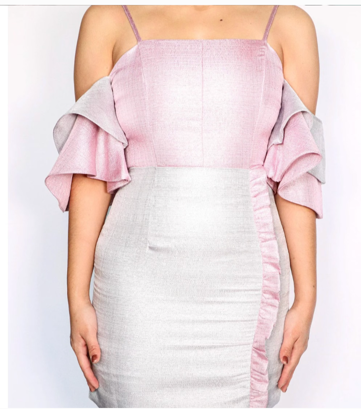 vestido rosa con plateado off-shoulder