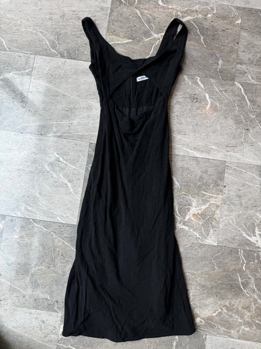 Vestido negro midi cutout