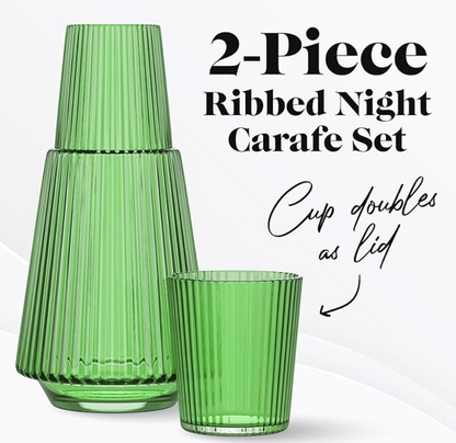Jarra de agua verde con vaso